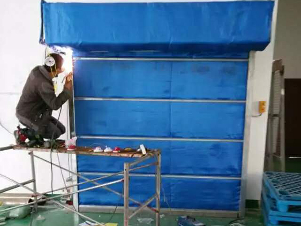 電動(dòng)無(wú)極布防火卷簾門