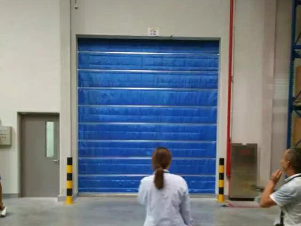 電動(dòng)無(wú)極布防火卷簾門