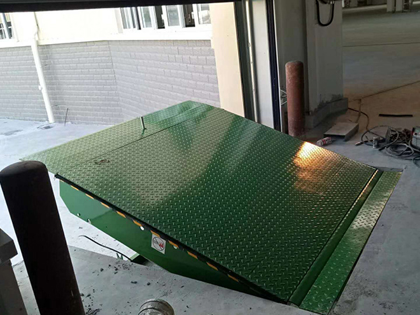 電動(dòng)升降卸貨平臺