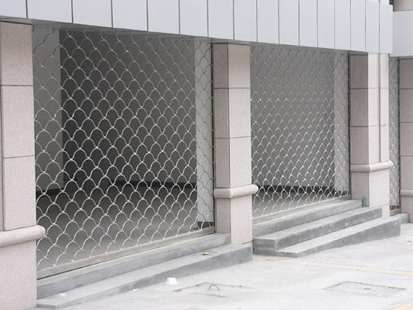 電動網(wǎng)型卷簾門