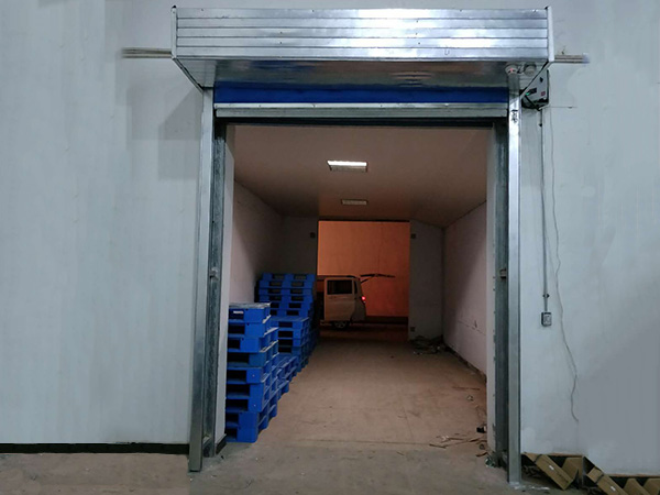 電動(dòng)無(wú)極布防火卷簾門