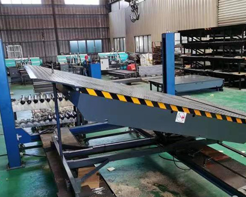 固定式登車橋，卸貨平臺 